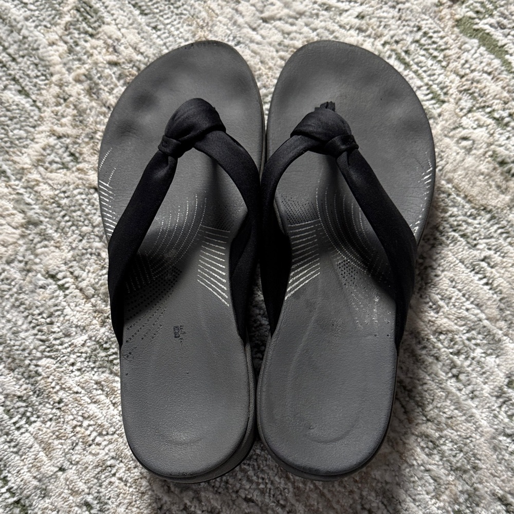 Clarks Black Women's Foam Flip Flop Sandals